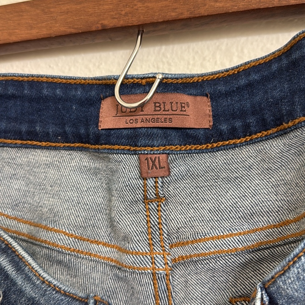 Judy Blue Distressed Shorts - Picture 5 of 6